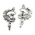 Pendentif sorcière lune gothique en alliage argenté antique avec vue recto et verso - Argent Antique / 25 X 14 Mm / 102 G