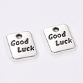 Due ciondoli rettangolari color argento Good Luck per progetti di gioielleria fai-da-te - Ciondolo Quadrato "Good Luck" (A4-448) / 9*7mm / 0.52g / Argento antico