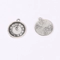 Antiek zilveren steampunk klokhanger met Romeinse cijfers en zonnestraaltextuur - Antiek Zilver / 28*24 Mm / 2 G
