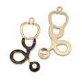 Ciondolo a stetoscopio in lega dorata con smalto nero e retro opaco sabbiato - Stetoscopio (A3-435) Solo Pendente (Senza Catena) / 1 Pezzo (37x24mm) / Nero
