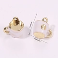 Detailopname van 3D miniatuur koffiekopje bedels met gouden hart reliëf versiering - Theekopje Wit (A5-075)