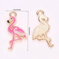 Roze emaille flamingo hanger met gouden afwerking en gedetailleerde afmetingen - Roze Flamingo (A5-113)