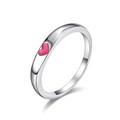 Minimalistischer silberner Titanstahlring mit polierter Oberfläche und rosa Herzdetail - Größe 5 / Rosa Herz