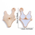 Gouden bikini hanger met wit emaille voor zomerse strand sieraden maken - Witte Bikini (A8-115)