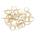 Détail de dormeuses dorées avec anneaux ouverts pour la création de bijoux DIY - Or KC