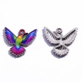 Colgante de colibrí colorido en esmalte y aleación con vista frontal y posterior - Forma de Colibrí Estilo 7
