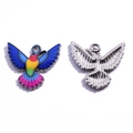 Colgante de colibrí colorido con acabado esmaltado y reverso de metal tallado - Diseño Colibrí Estilo 12