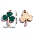 Groene glitter emaille klaver hanger met gouden metalen achterkant voor DIY sieraden - Klaver Glitter (A8-031)