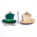 Groene emaille hoed hanger met gouden rand voor St. Patrick's Day DIY sieraden maken - Hoed Hanger Effen Kleur (A8-034)