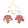 Goldener Ahornblatt Anhänger mit ziegelroter Emaille und strukturierter Rückseite - Braun