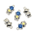 Cinco dijes de astronauta de plata con esmalte azul brillante y detalle de estrella amarilla - Estrella de Sujeción de Pie Delantera (A3-048) / Plateado