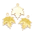 DIY Emaille Ahornblatt Anhänger in Hellgelb mit goldener Metallbasis - Perlmuttgelb