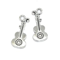 Paire de breloques guitare argentées pour bijoux DIY et accessoires porte-clés - Style Guitare avec Anneau (A3-305)