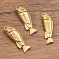 Tre ciondoli a forma di pesce in oro in acciaio inossidabile con texture in rilievo - Tipo 3 Oro