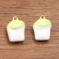 Goldener Cupcake-Anhänger für DIY-Schmuck mit weißer und hellgrüner Emaille - Grüner Cupcake