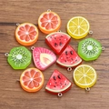 Pendentifs en résine en forme de fruits variés avec crochets métalliques argentés - Couleurs Mélangées Aléatoires