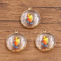 Trois pendentifs poissons tropicaux dorés 18K avec verre transparent de 23mm de diamètre - Poisson-clown