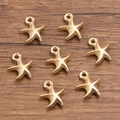 Set mit 7 goldenen Seestern-Anhängern aus Legierung mit radialer Textur und Aufhängung - Seestern-Form (Nr. 13) / 12*17mm / Gold