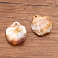 Pendentifs en acrylique en forme de coquillage avec texture ambre pour bijoux DIY - Coquillage No 1 / 17x20mm