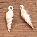 Pendentifs coquillages spirale en acrylique beige avec motif marbré pour bijoux DIY - Coquillage No 6 / 9X31mm