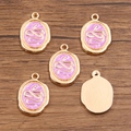 Ciondolo ovale dorato in lega con smalto lavanda e motivo a serpente a rilievo - 15x22mm / Stile Motivo Serpente Viola