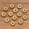 Set di 12 distanziatori in acciaio inossidabile placcato oro con finitura testurizzata - 0,5g / Oro 8X1.5mm