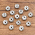 Perline distanziatrici in acciaio inossidabile argento con motivo inciso per gioielli DIY - 0,8g / Colore Acciaio 9X2mm