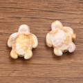Pendentifs tortue en acrylique pour bijoux DIY avec motifs marbrés crème et brun - Coquillage No 25 / 16x20mm