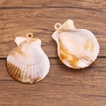 Pendentifs coquillages blanc crème avec textures brunes et anneaux pour bijoux DIY - Coquillage No 31 / 37X49mm