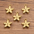 Pendentifs fleur à cinq pétales dorés en acier inoxydable 304 sur fond de bois sombre - Style de Fleur (1599 Couleur Or)