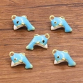 Set de cinco colgantes de delfines en esmalte azul claro con borde dorado para DIY - 1 Pieza / 14x18mm / Delfín Azul