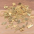 Lot de 100g de breloques DIY en alliage doré vintage avec motifs cœur et animaux - Styles Mixtes (30-45 Types) / Sachet de 100g / Or Antique