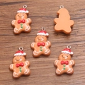 5-piece resin gingerbread man charms with Christmas hats and silver metal loops - Size 21
