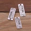 Pendentif rectangle argenté avec gravure Strong Is Beautiful pour bijoux DIY - Style STRONG IS BEAUTIFUL (20E12) / Argent antique