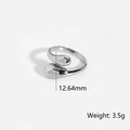 Vista de detalle del anillo de gota pulido mostrando tamaño 12,64mm y peso de 3,5g - US 7 / Plateado (DYR224)