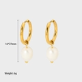 Vista dettagliata di orecchini a cerchio placcati oro 18K con perle e misure del prodotto - Stile Cerchio con Perla d'Acqua Dolce (DYE095)