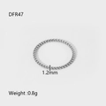 Détail d'une bague corde fine de 1,2 mm en acier inoxydable avec un poids de 0,8 g - US 6 / Corde Torsadée (DFR47)