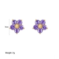 Detailsicht der Blumenstecker mit lila Zirkonia und 9mm Durchmesser Kennzeichnung - 9mm / Lila (DFE16PU)