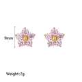 Detailansicht der 9mm rosa Zirkon Blumenohrstecker mit eleganter Goldbeschichtung - 9mm / Rosa (DFE16PK)