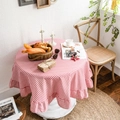 Nappe ronde classique à carreaux rouges et blancs avec d'élégants bords à volants de table - 150cm Rond / Vichy Rouge Volanté
