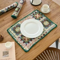 Set de table jacquard ethnique avec broderie florale rouge et bords festonnés vert foncé - Blocs Géométriques Beige Avec Bord Festonné Vert / 30x45