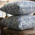 Set di 2 cuscini quadrati in cotone e lino con motivo retrò in porcellana bianca e blu - 45x45 / Stile porcellana blu e bianca