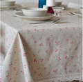 Tovaglia in cotone lino beige con motivo ciliegie rosa e bordo in pizzo bianco - 90x90cm / Ciliegia Beige Pizzo