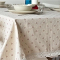 Tovaglia in lino pastorale con stampa a margherite e bordo in pizzo bianco - 90x90cm / Margherita Caffè Bordo Uncinetto