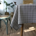 Tovaglia minimalista a quadretti grigi e bianchi in cotone e lino con bordo drappeggiato - Quadri Grigi / 140*220cm