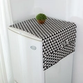 Copertura antipolvere per frigorifero con motivi geometrici neri e bianchi e tasche - 55x130 / Nero Triangolo