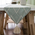 Chemin de table scandinave jacquard géométrique vert clair avec des glands - Chemin de table 30x140cm / Motif de Vagues Vertes Avec Glands Blancs