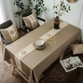 Nappe rectangulaire classique beige brodée avec coussins assortis dans un cadre vintage - 150cmx220cm / Beige