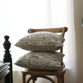 Federa per cuscino in lino geometrico minimalista con tipografia vintage e lettere - 45x45 / Stile Grande Testo Inglese
