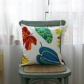 Fodera per cuscino quadrata con motivo a foglie colorate su sfondo in tela bianca - 45x45 / Stile foglia multicolore